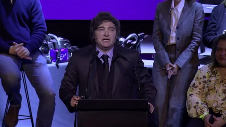 "El kirchnerismo se dedica a sembrar el caos y generar inestabilidad": Milei sobre el escándalo con las presuntas coimas