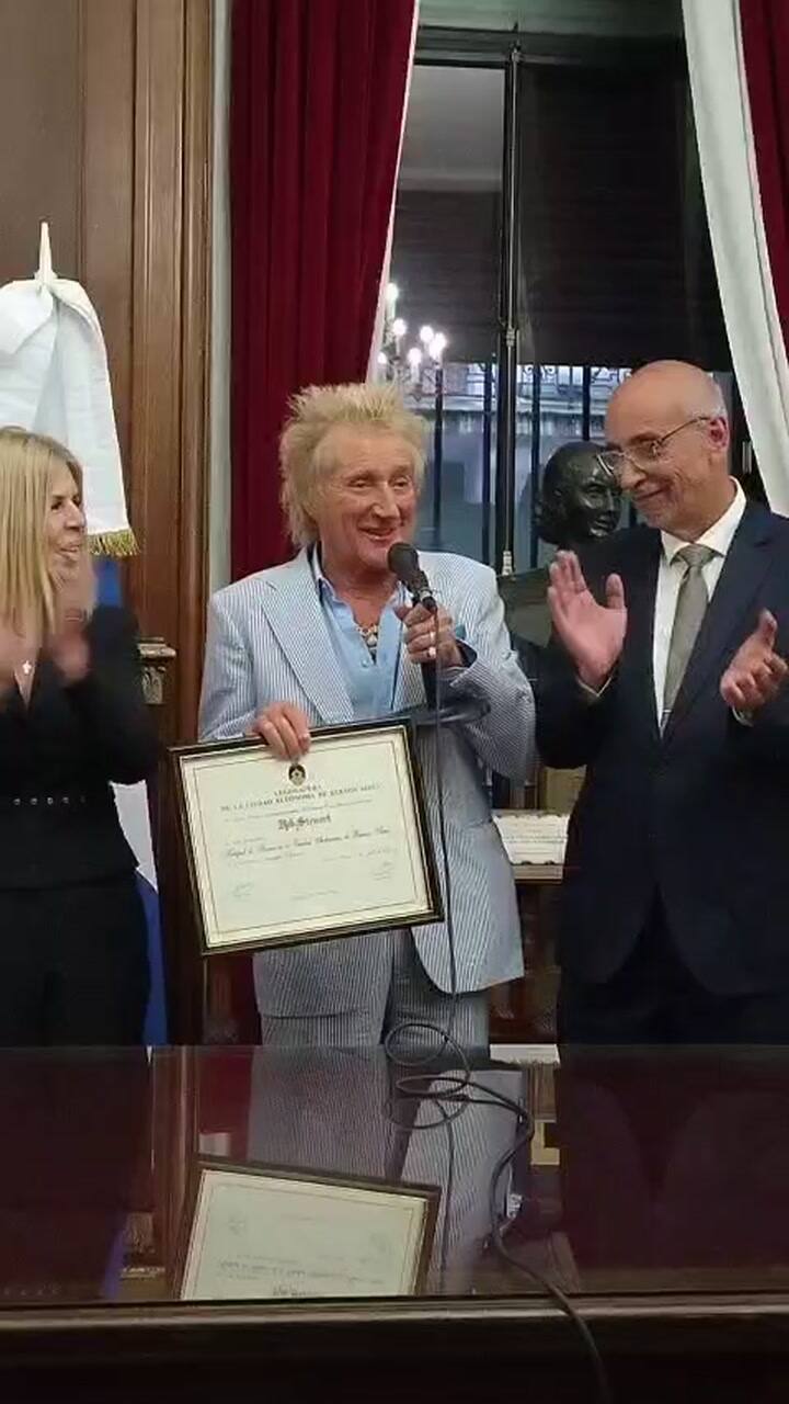 El cantante Rod Stewart fue declarado Huésped de Honor en la Legislatura Porteña