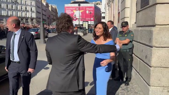 El saludo entre Milei y Ayuso