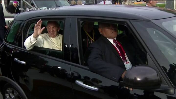 Francisco llega a Perú entre reclamos indígenas y ambientalistas