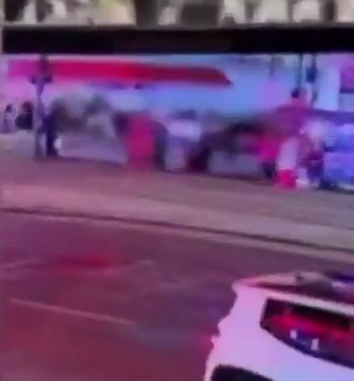 Video Nuevas Imágenes Del Ataque En Nueva Orleans; Una Persona Se Salvó De Ser Atropellada Por Segundos (1)