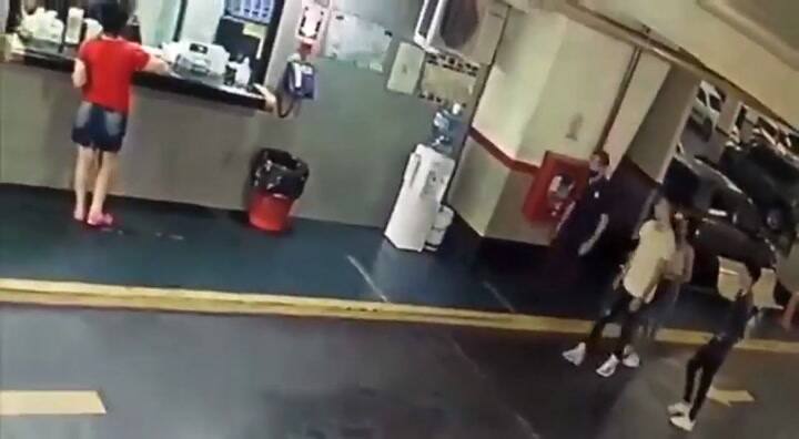 Desmayó a un playero porque le rayaron el auto