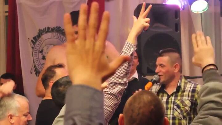 Con apenas 29 años, anunció su retiro del básquetbol