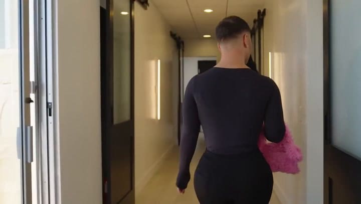 Cory Hall, el influencer que se operó para parecerse a Ken y a Kim Kardashian