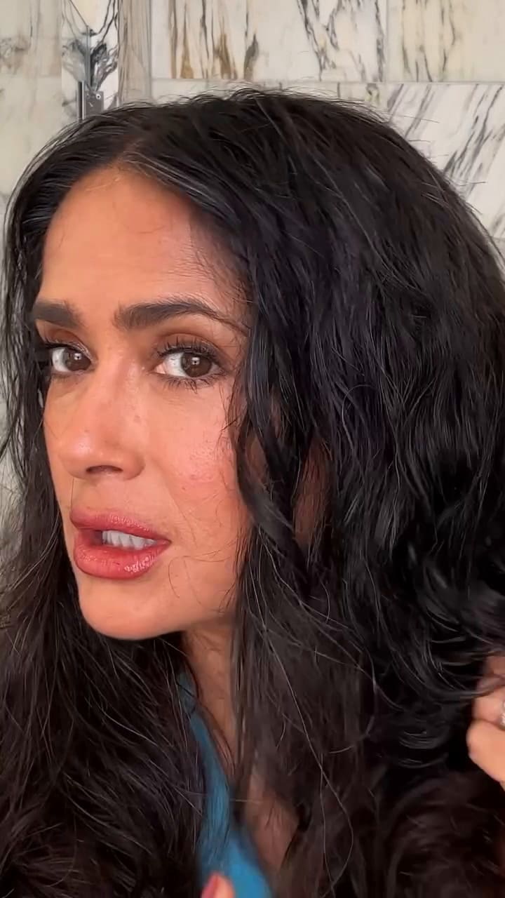Salma Hayek reveló que no usa secador de pelo