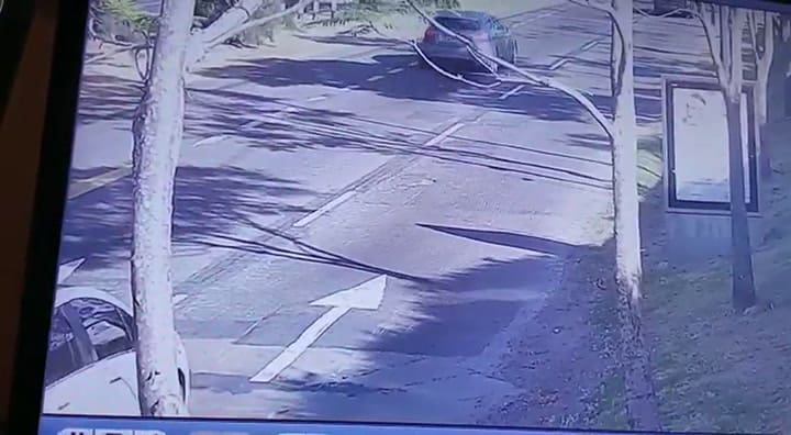 Golpe de motochorros a 100 metros de la entrada de un country