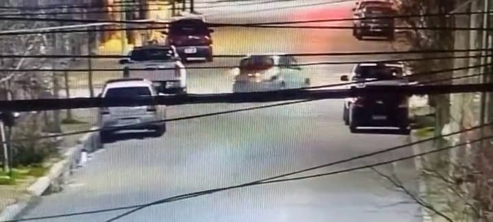 Una mujer fue arrastrada sobre el capot por su expareja durante cuatro cuadras