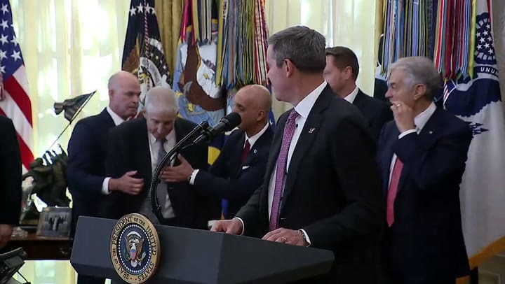 Desmayo de un ejecutivo en el Despacho Oval