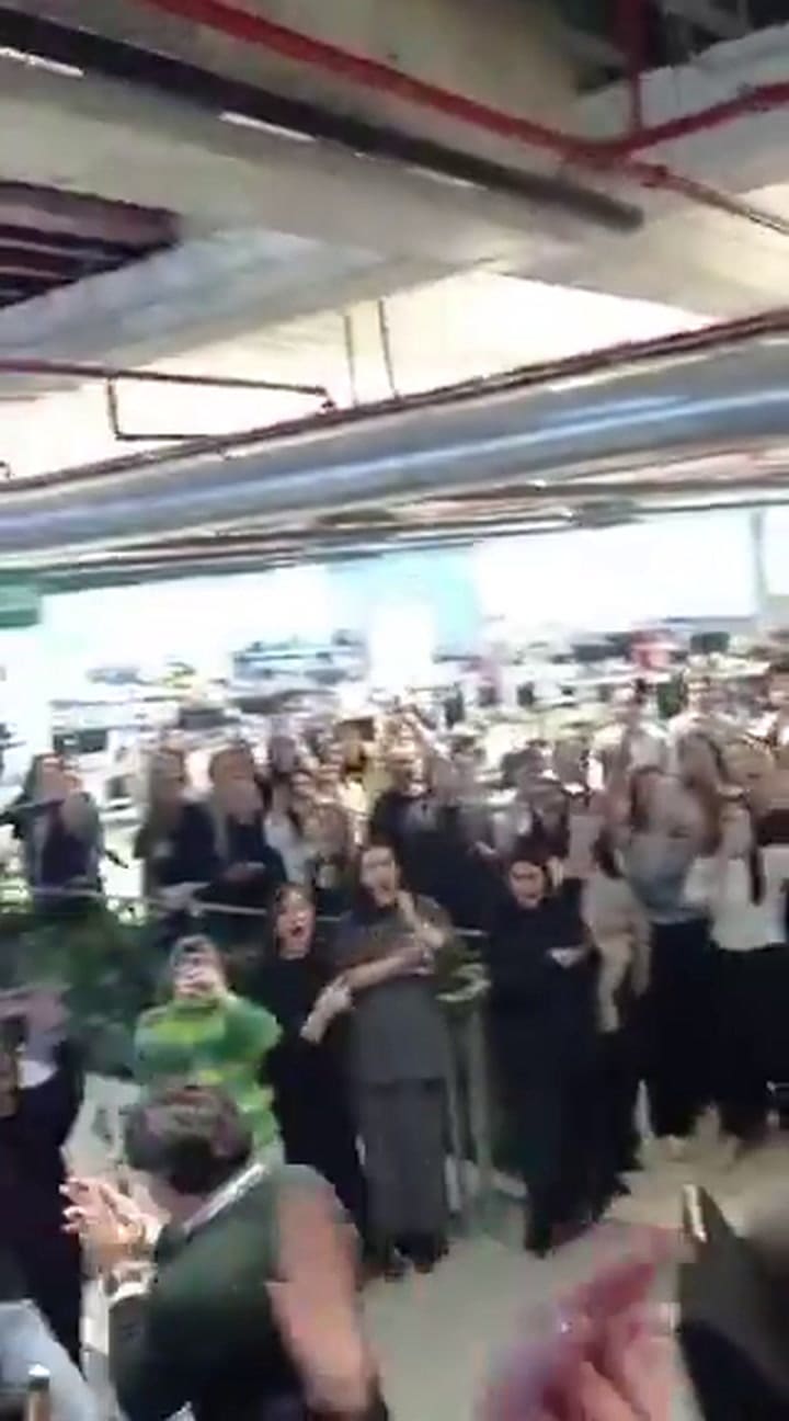 Video: la sorpresa de los trabajadores de Bimba y Lola que ganaron cientos de miles de euros en el sorteo de Navidad