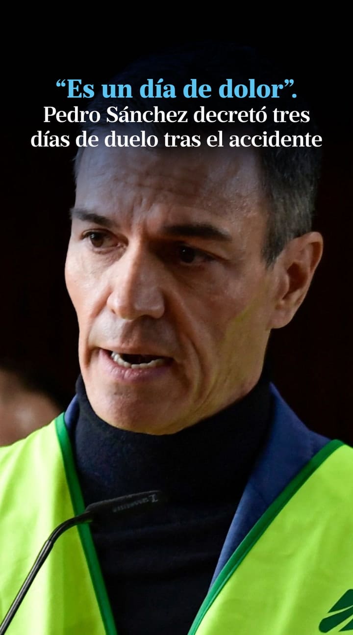 Pedro Sánchez acudió este mediodía al lugar de los hechos, en Adamuz, un pueblo de 4000 habitantes totalmente movilizado por el accidente.