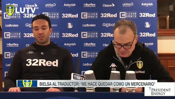 Marcelo Bielsa corrigió a su traductor y ambos terminaron riendo - Fuente: Twitter