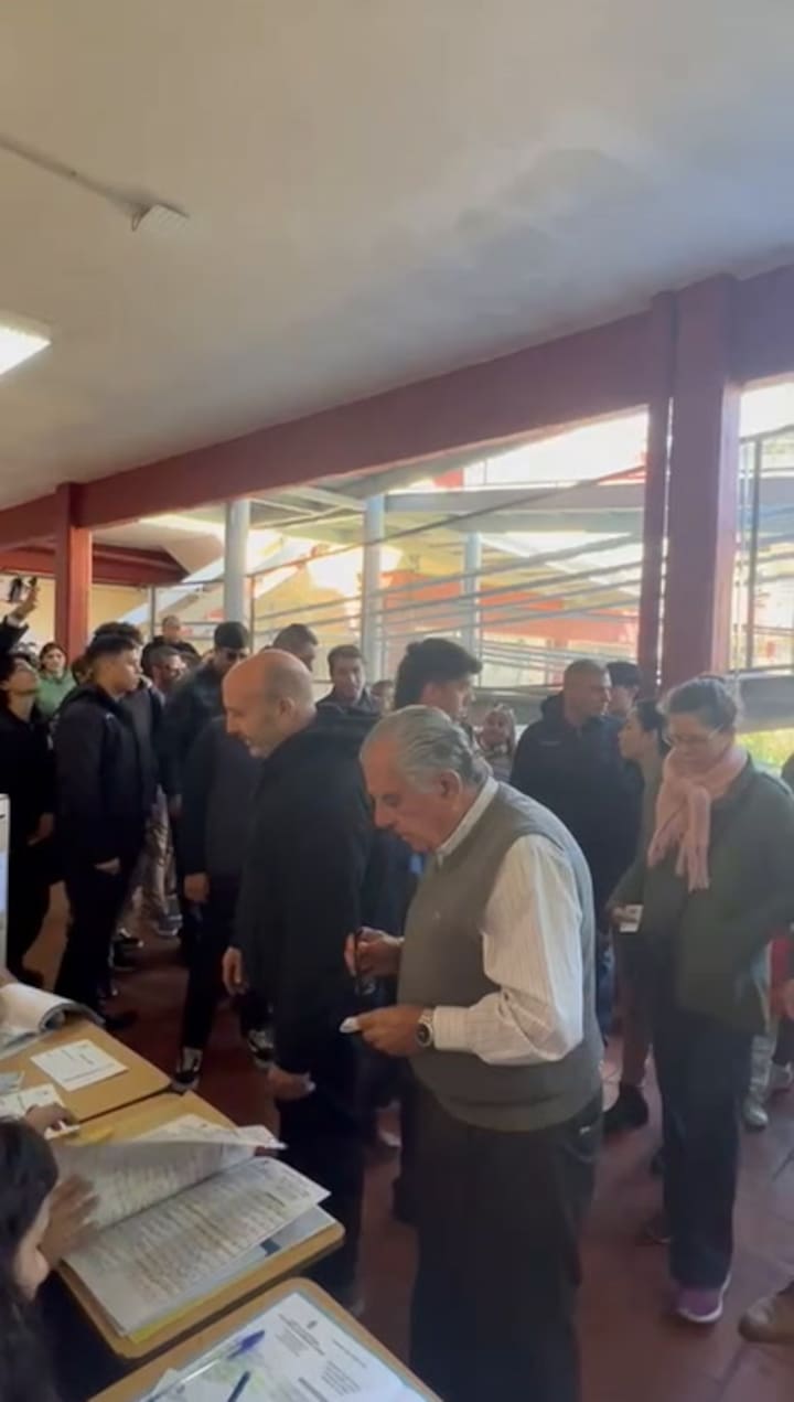 La llegada de Karina Milei al Instituto Pedro Poveda, en Vicente López, para votar en la provincia de Buenos Aires