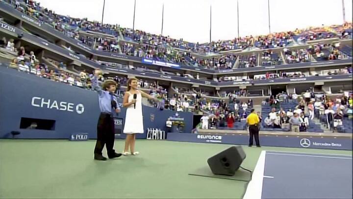 La performance viral de Gaten Matarazzo en un conocido evento deportivo antes de ser una estrella de Stranger Things
