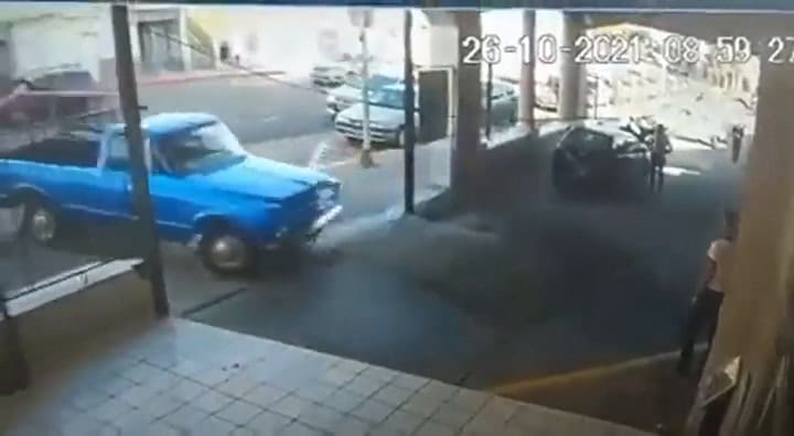 Como en Relatos Salvajes: la insólita reacción de un conductor al que le llevaron la camioneta