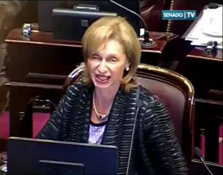 El momento en el que la senadora se cruzó con la radical tucumana Silvia Elías de Pérez