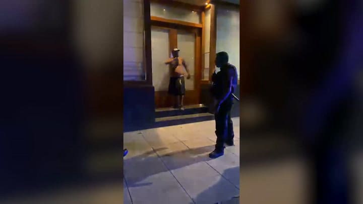 Robó Un Celular, Amenazó Con Matarse Y Se Entregó Para Evitar El Uso De La Taser