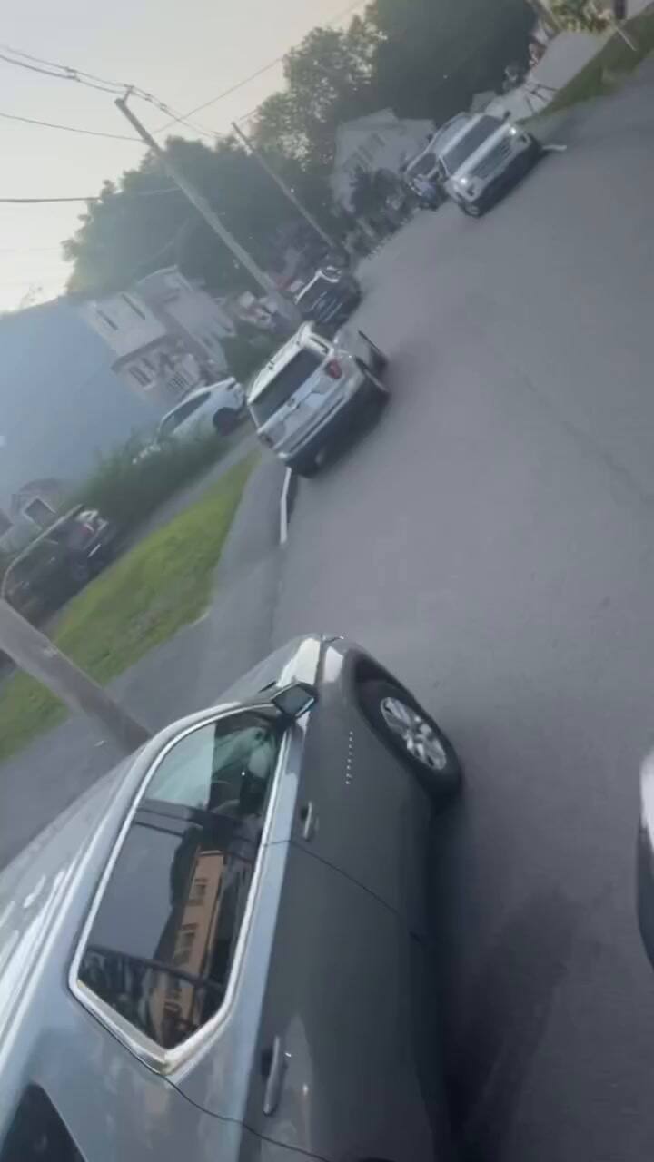 Estudiante detenido por ICE queda en libertad y así lo celebró