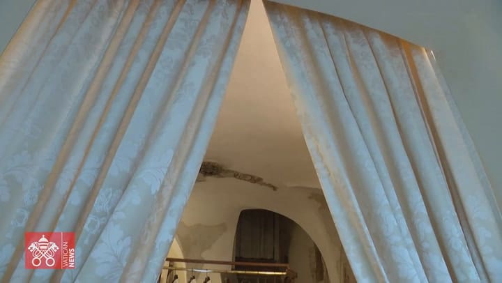 Así se encuentra la Capilla Sixtina para la elección del nuevo Papa