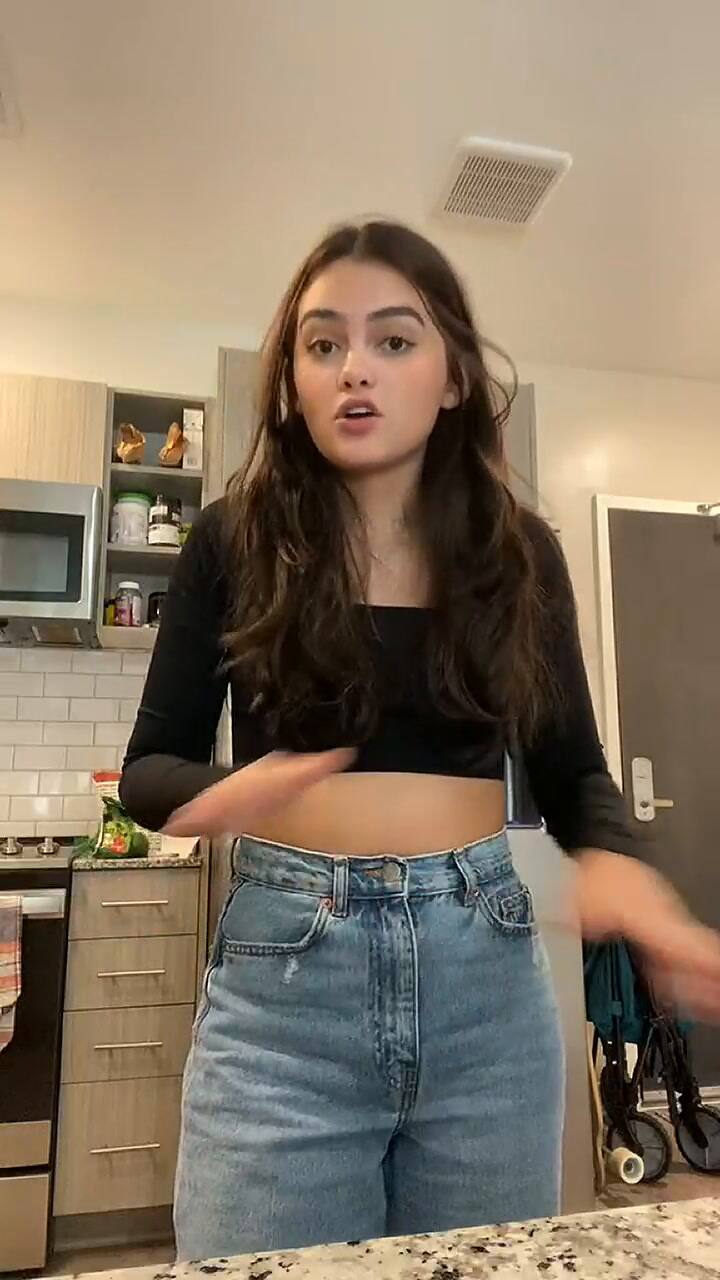 Una latina dijo que no entiende por qué en EE.UU. la gente no se saluda de beso