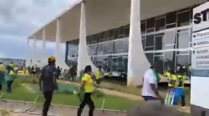 Así los seguidores de Jair Bolsonaro ingresaron a los edificios de los tres poderes