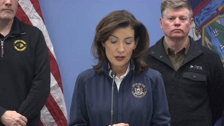 Hochul apunta contra las politicas migratorias de Donald Trump