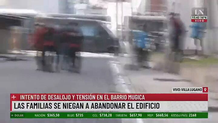 Gran operativo policial en el barrio Mugica; más de 130 familias resisten el desalojo