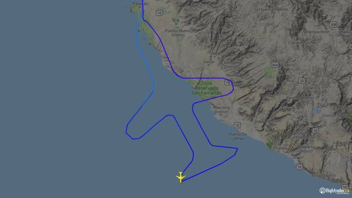 El avión que dibujó un avión en vuelo