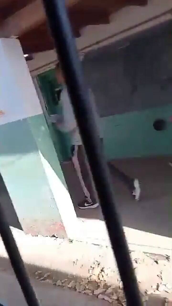 Dos mujeres se agarraron a piñas en una escuela en Moreno