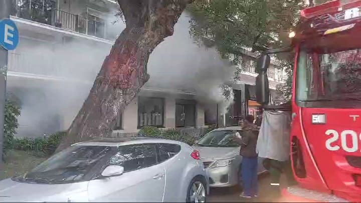 Se incendia el subsuelo de un edificio ubicado sobre avenida Del Libertador