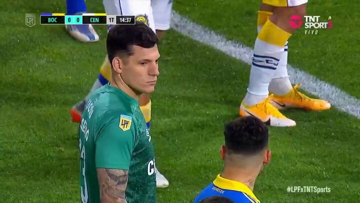 El arquero de Boca le tapó el remate a Gaspar Servio