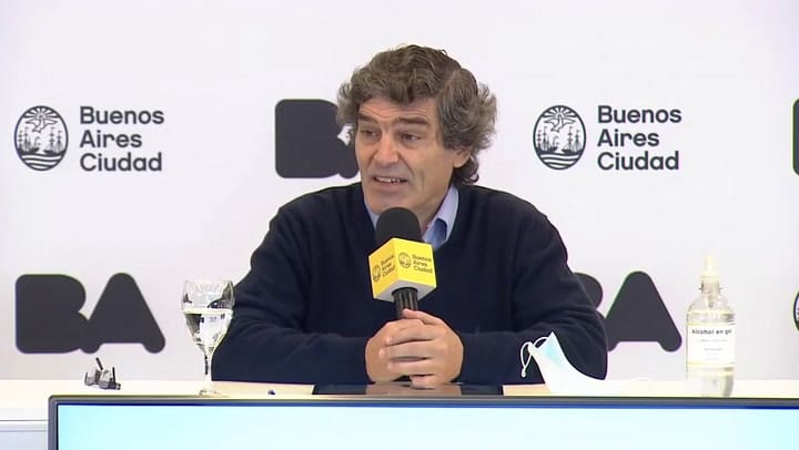 Coronavirus. Fernán Quirós, tras las declaraciones de Ginés González García: 'De esto no se sale bus