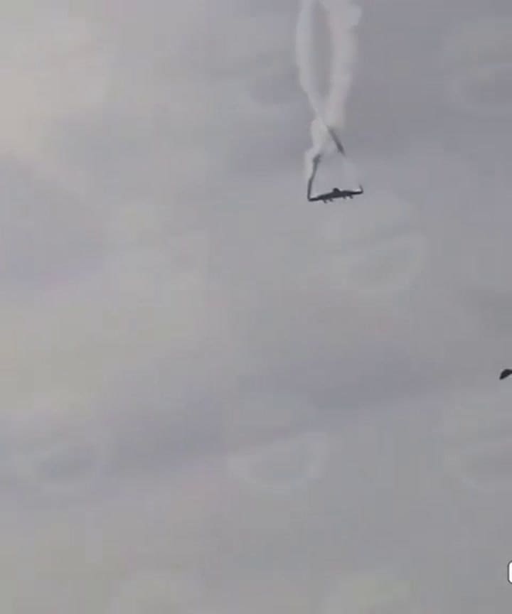 Al impactar contra el suelo, el avión explotó