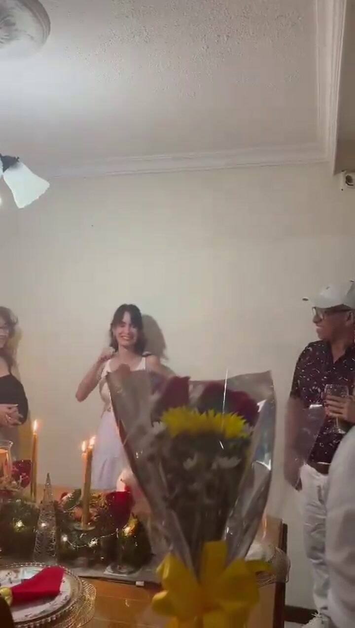 Aprendió lengua de señas para conquistar a su novia