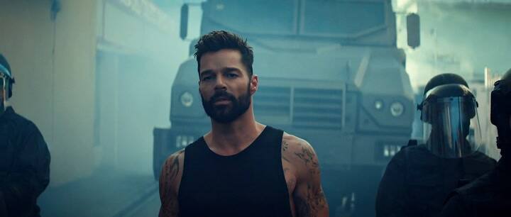 Ricky Martin | Tiburones - Fuente: Youtube