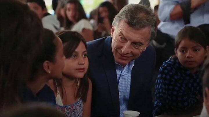 Macri y Vidal recorrieron una colonia en Ezeiza - Fuente: Télam