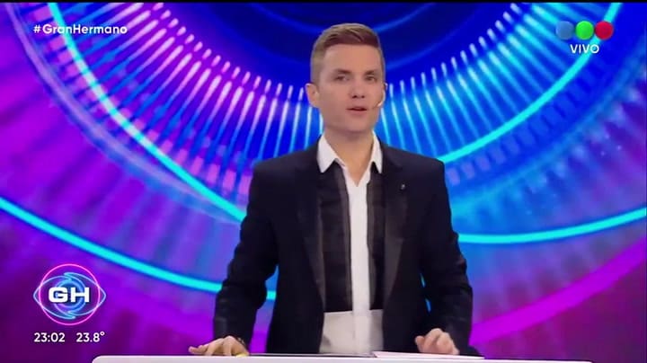 Gran Hermano: Santiago del Moro sorprendió a Romina con premios