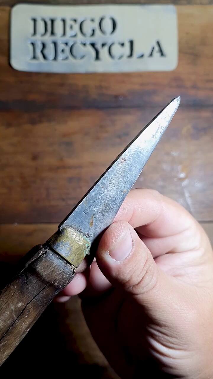 Un cuchillo viejo restaurado gracias a su empeño