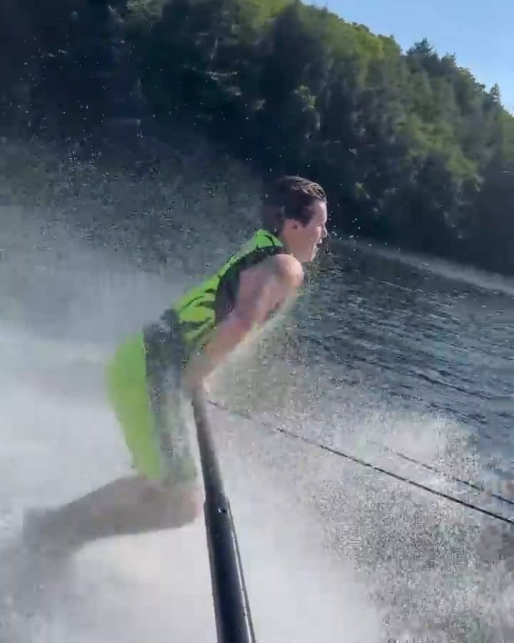 El hijo de Beckham tuvo un accidente acuático y su padre lo escrachó