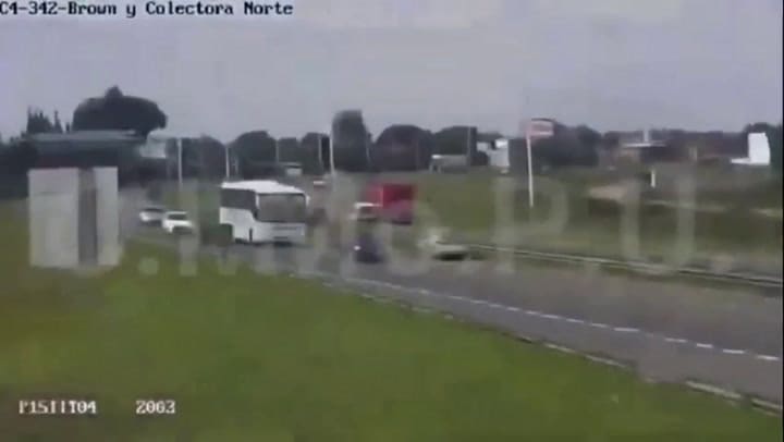 Una mujer se subió a la Panamericana manejó a contramano