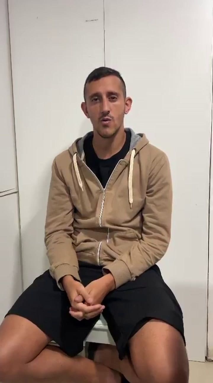 El pedido de disculpas del jugador de fútbol que gritó "¡bomba"! en un avión