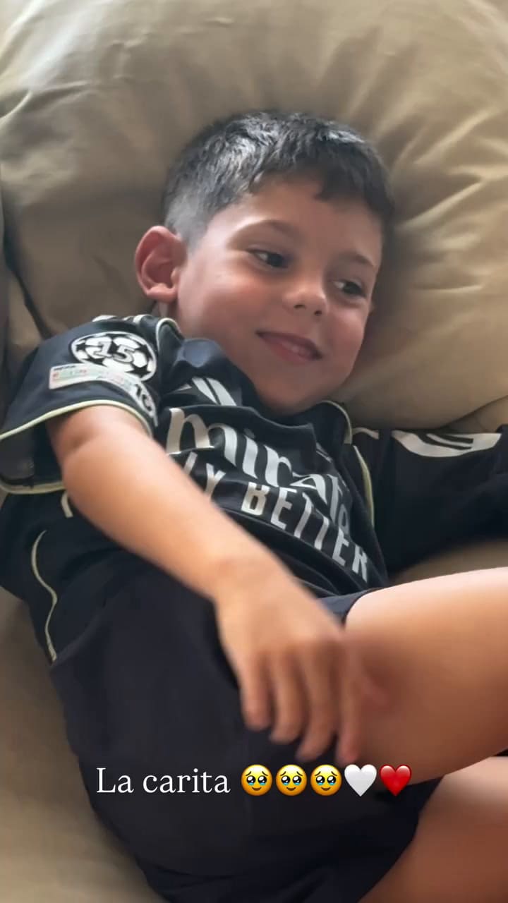 La remera de River que recibió el hijo de Fede Valverde y Mina Bonino