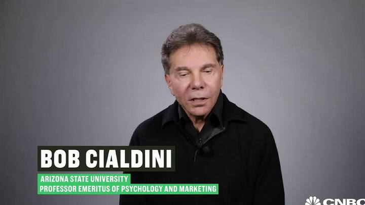 El consejo de Warren Buffett a los jóvenes para “ganar un 50% más”