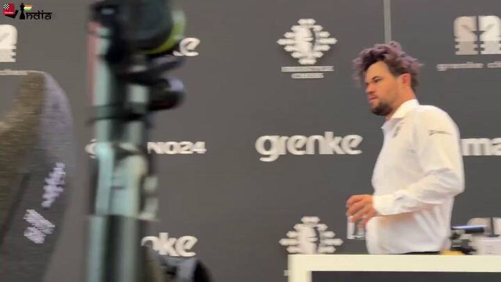 Una jugadora le pidió una selfie al número 1 del mundo en ajedrez, él accedió y luego la delató con el árbitro