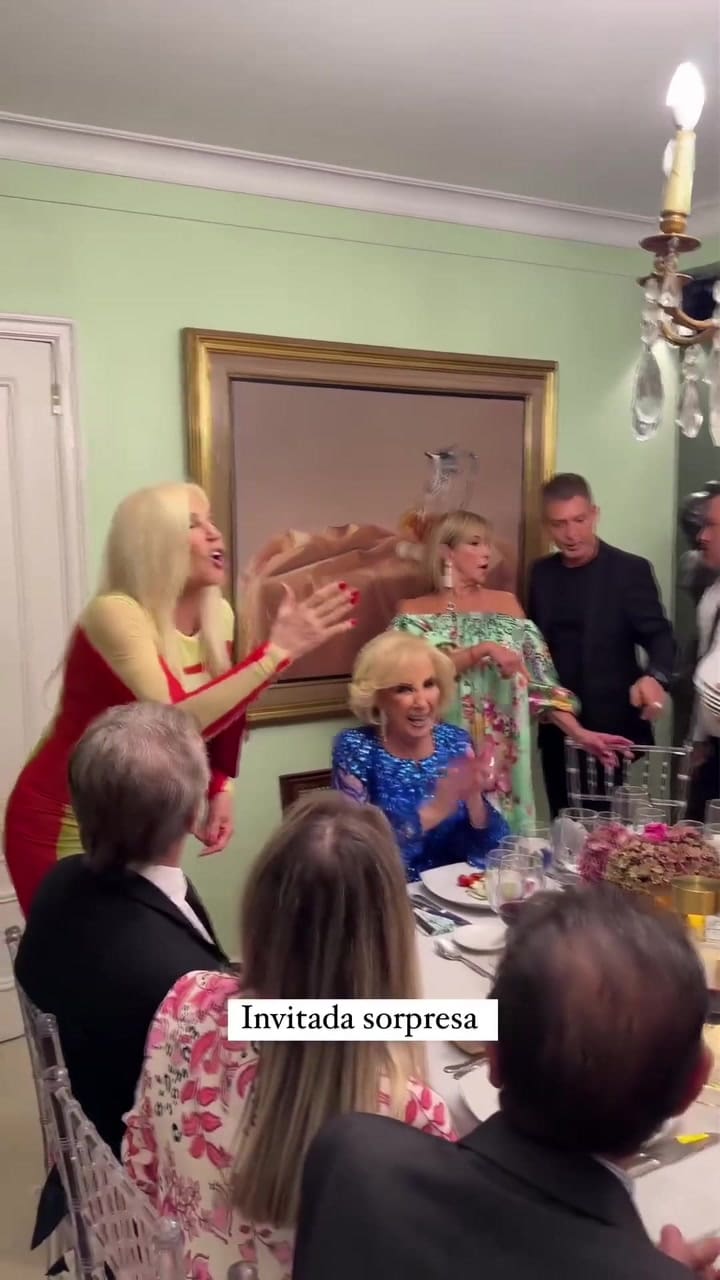 El gesto de Marcela Tinayre con Adrián Suar cuando Susana Giménez llegó al cumpleaños de Mirtha Legrand