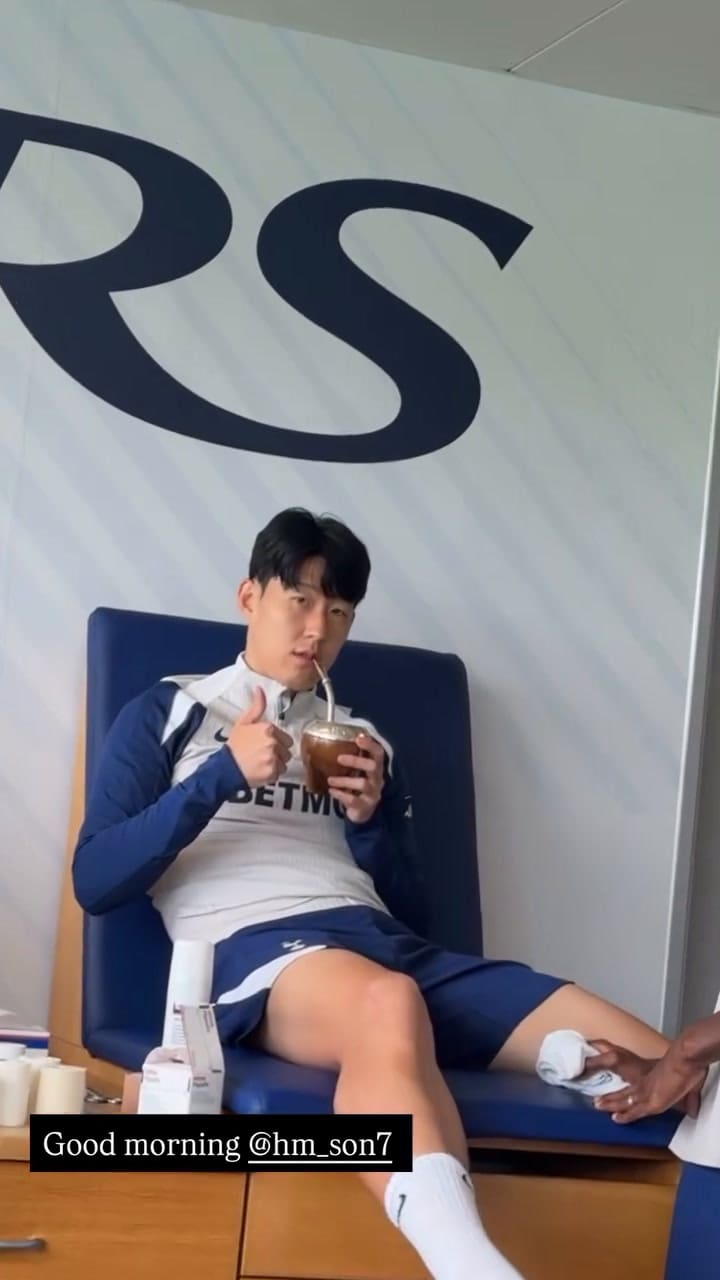 Cuti Romero le convidó un mate a Son Heung