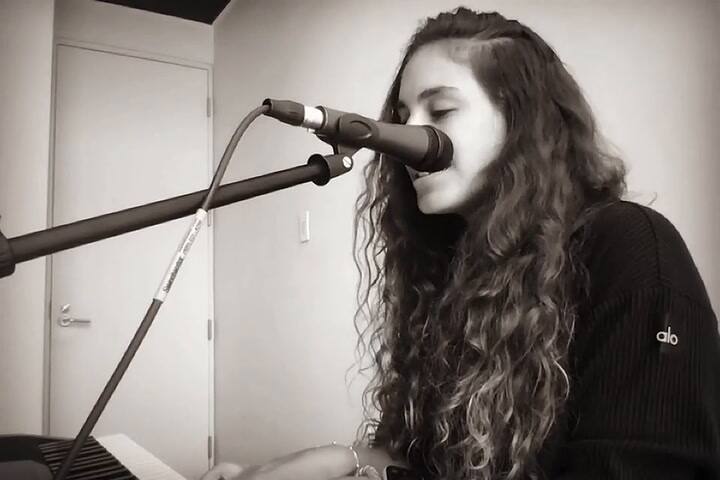 Así canta la hija de Chayanne