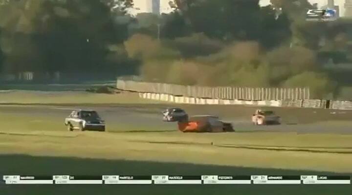 Un auxiliar murió luego de un accidente en la competencia del ProCar 4000 en el Gálvez - Fuente: You