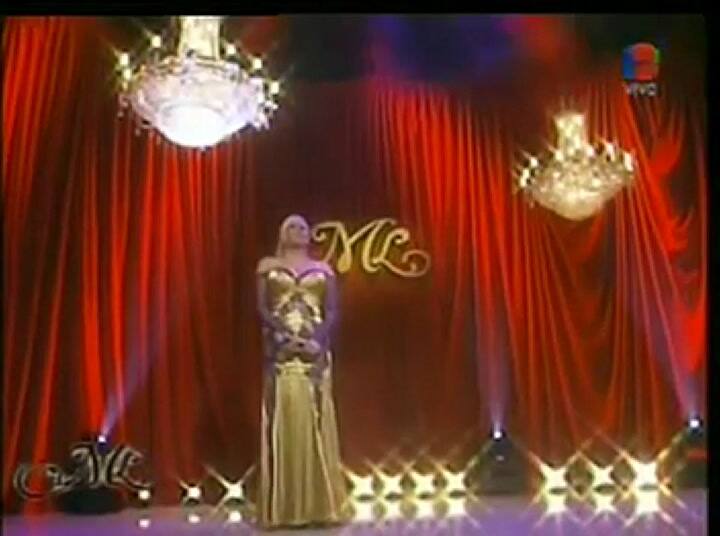 Junto a Valeria Lynch, interpretando Por amor a vos (2009)