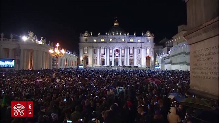 Francisco inicia su sexto año centrado en la política internacional