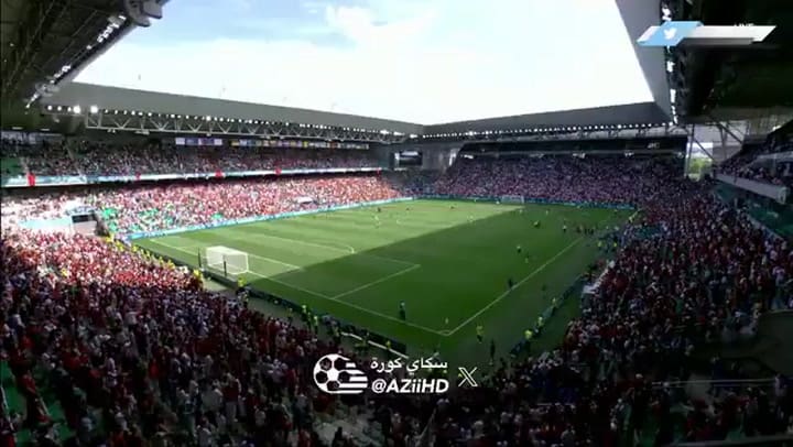 El momento en que los hinchas ingresaron a la cancha de los JJOO
